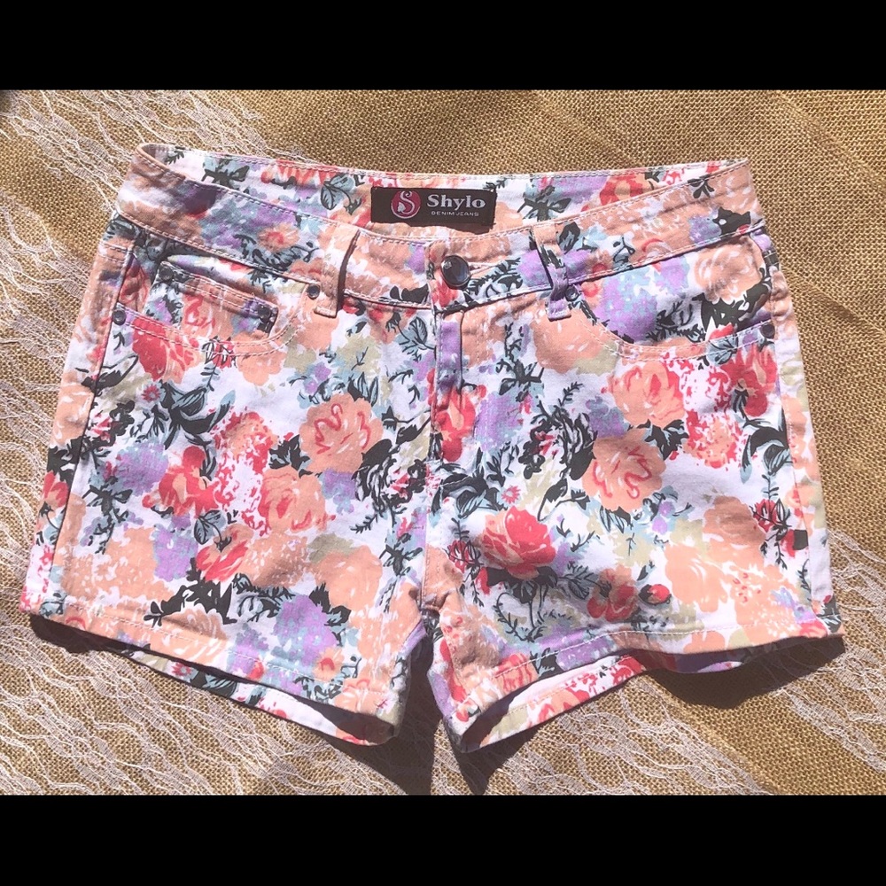 Shyly Floral Pastel Shorts